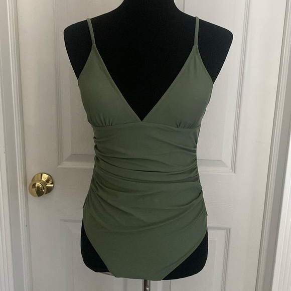Sage Green One Piece Swimsuit V-Neck Ruched Front Adjustable Straps M NWT Cupshe - Picture 1 of 8